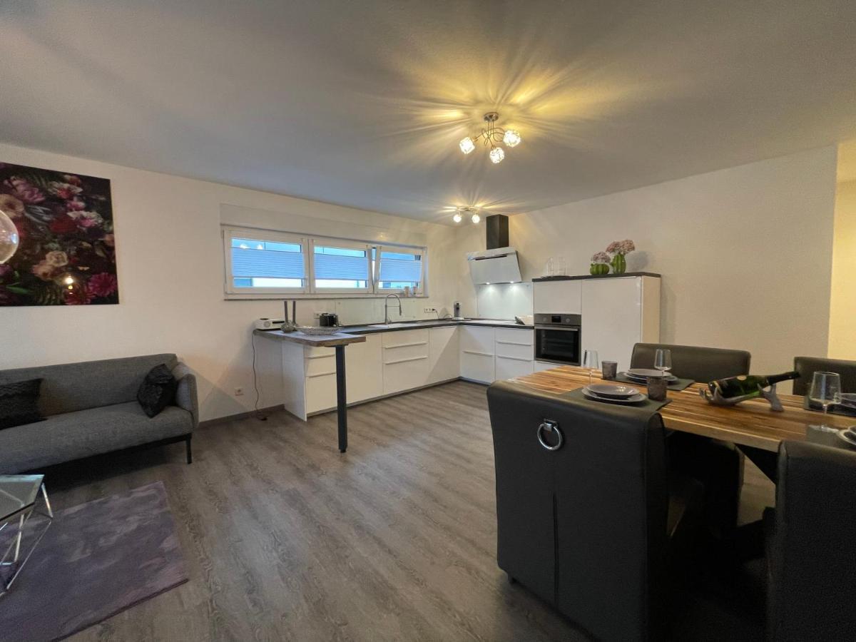 Exklusive Wohnung Zentral Mit Grossem Balkon Losheim Kültér fotó