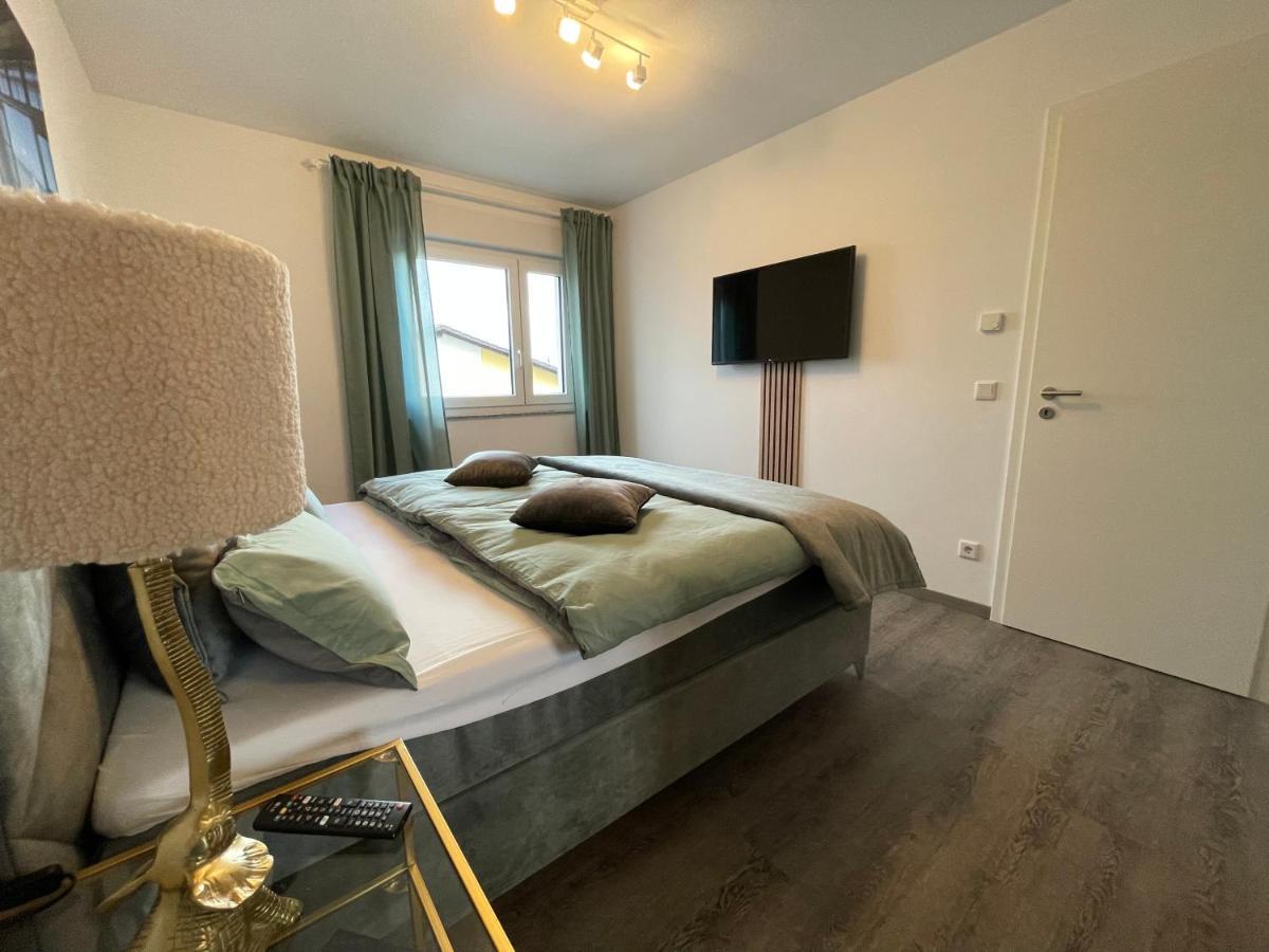 Exklusive Wohnung Zentral Mit Grossem Balkon Losheim Kültér fotó